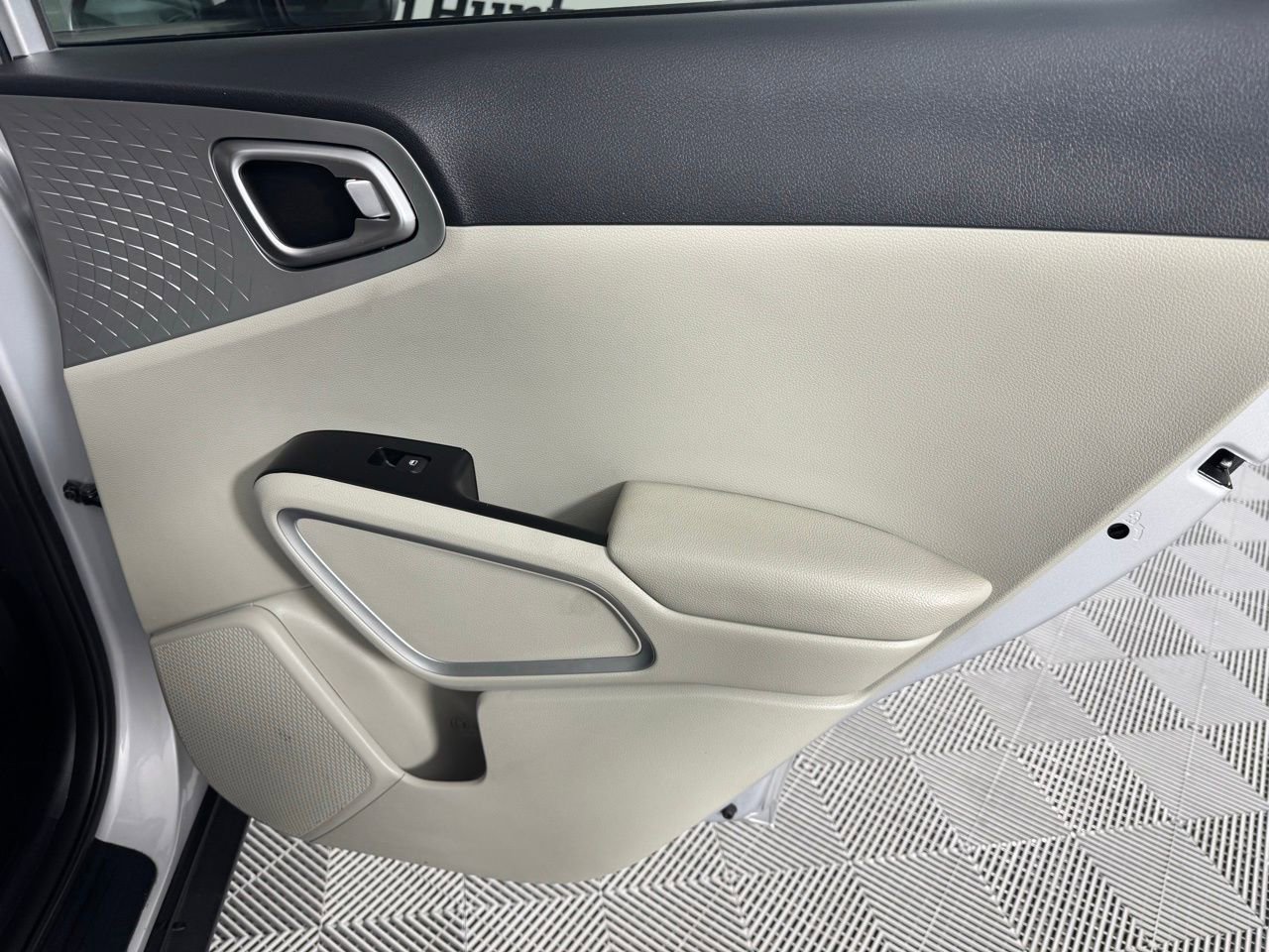 Used 2021 Kia Soul LX image 23