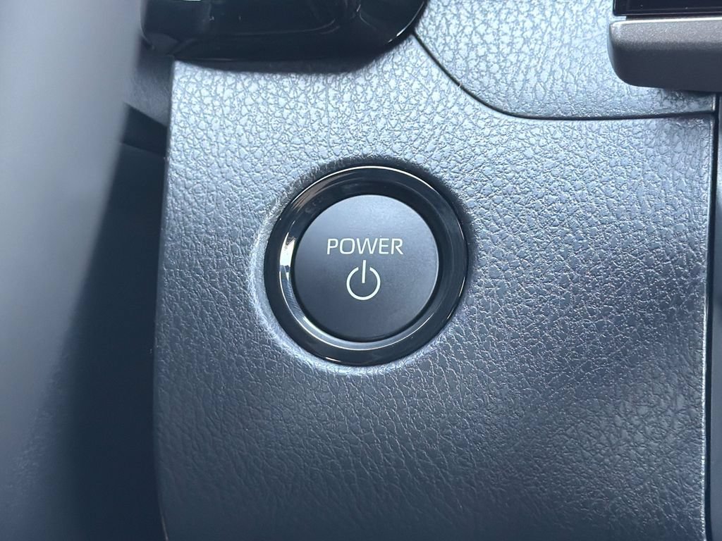 New 2026 Toyota Camry Hybrid FWD image 31