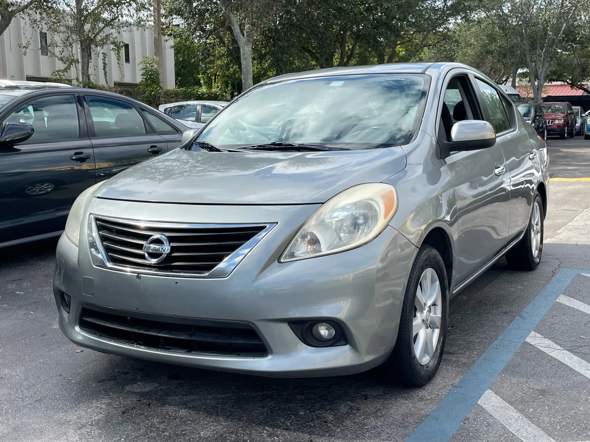 Used 2012 Nissan Versa SL image 5