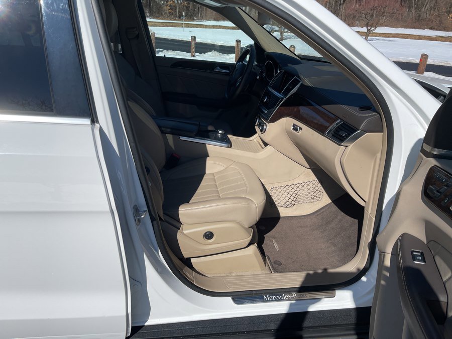 Used 2015 Mercedes-Benz GL 450 4MATIC image 30