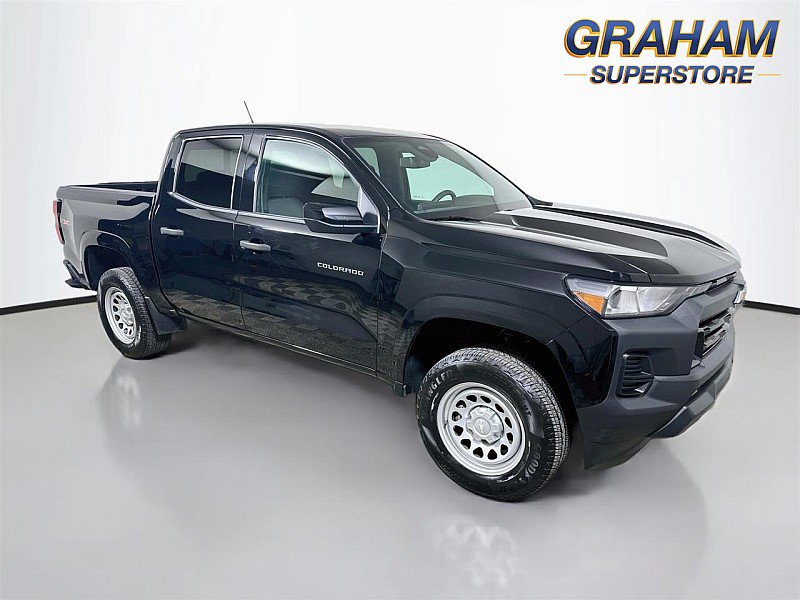 Used 2024 Chevrolet Colorado W/T w/ WT Convenience Package II AWD/4WD image 1
