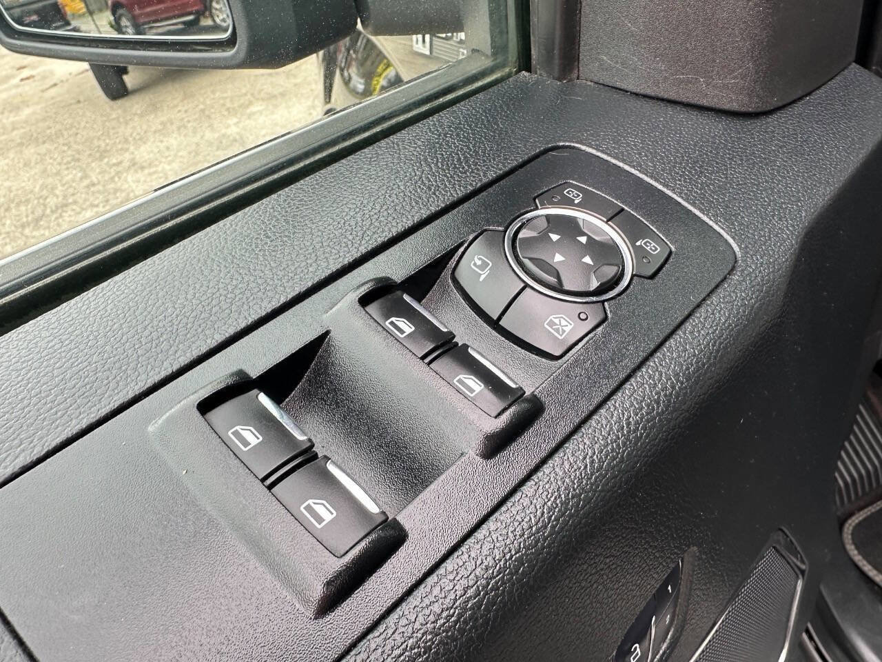 Used 2015 Ford F150 Platinum image 28