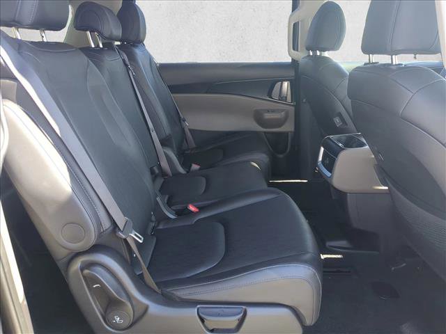 Used 2025 Kia Carnival image 20