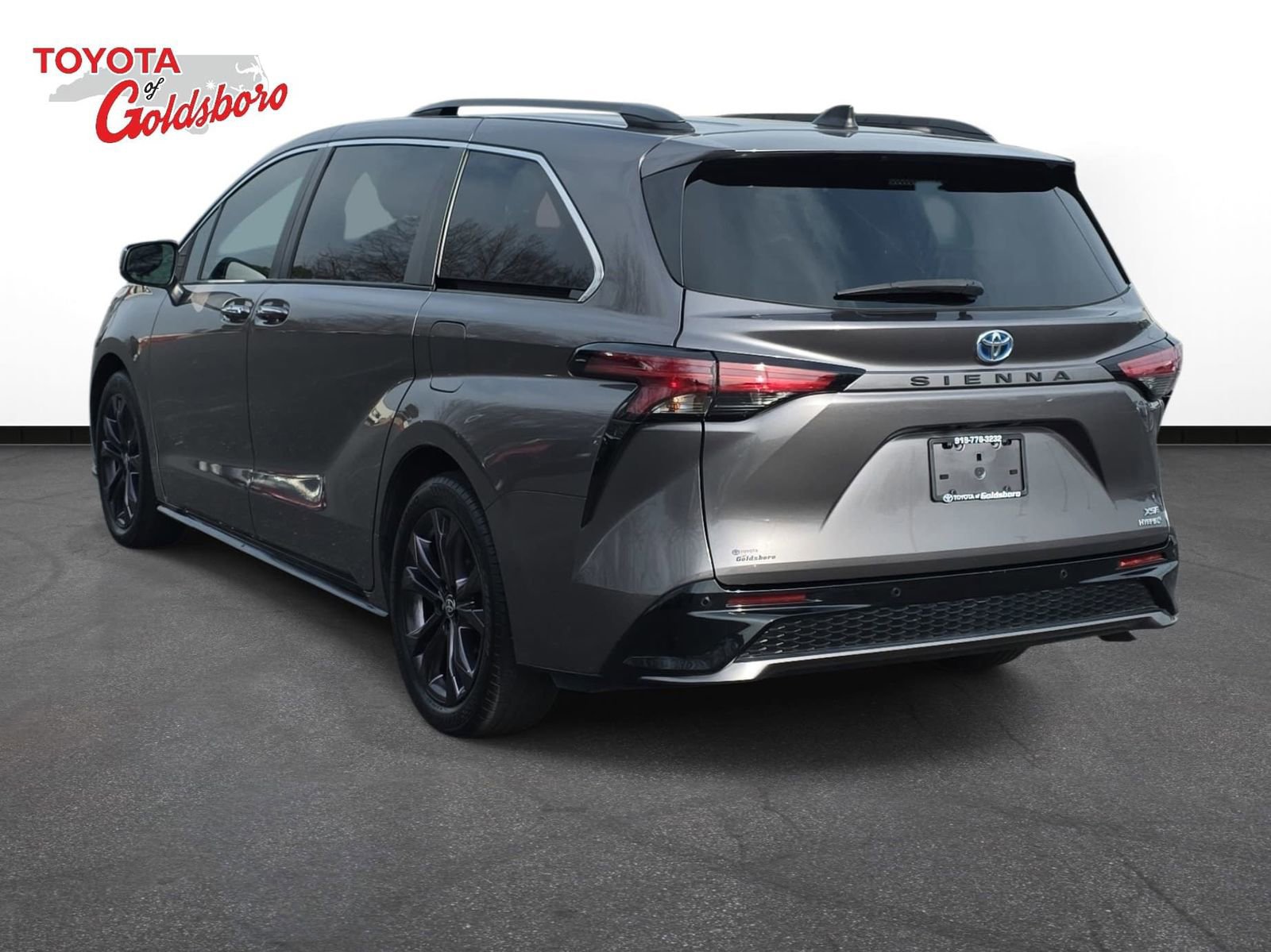 Used 2022 Toyota Sienna XSE image 7