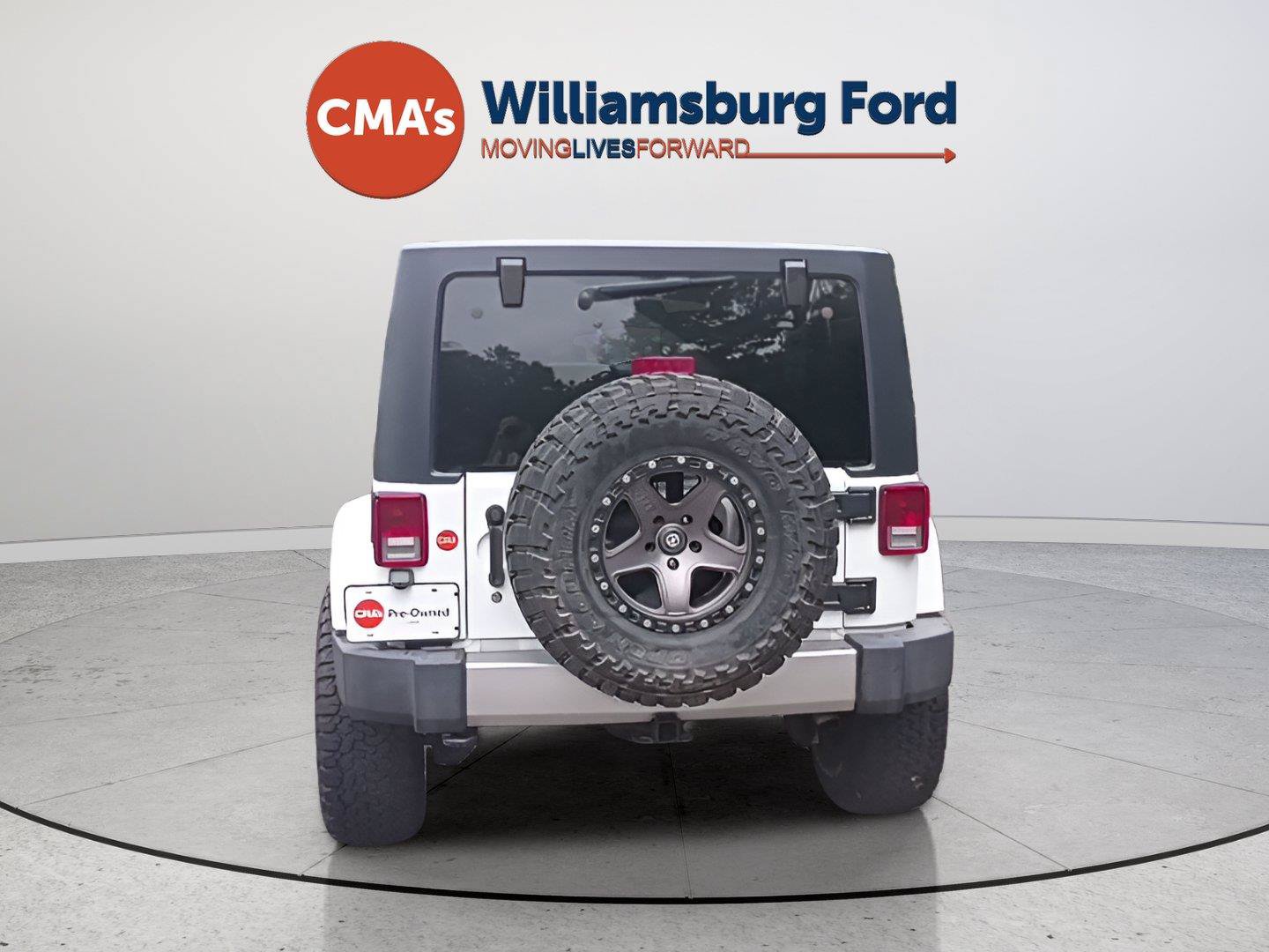 Used 2017 Jeep Wrangler Unlimited Sahara w/ Max Tow Package AWD/4WD image 4