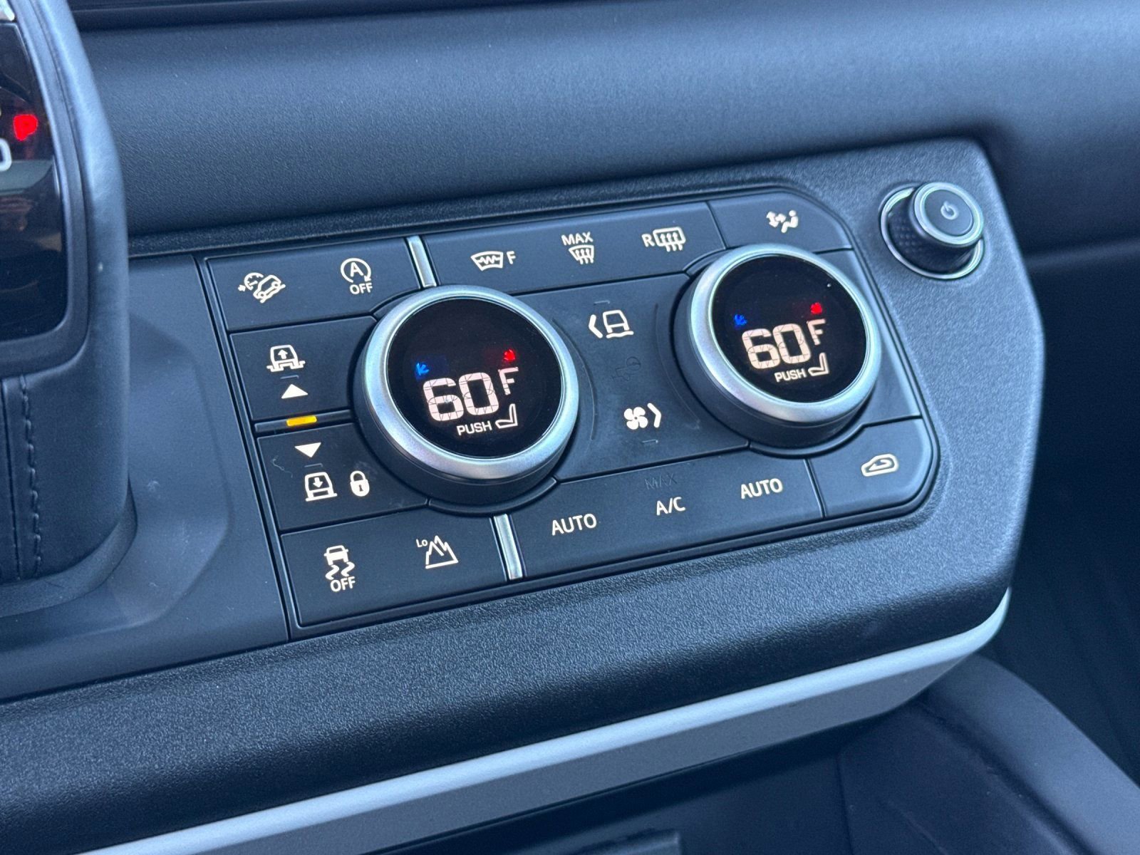 Used 2024 Land Rover Defender 110 S image 23