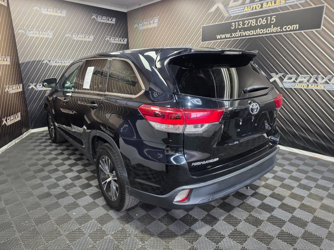 Used 2019 Toyota Highlander LE image 10