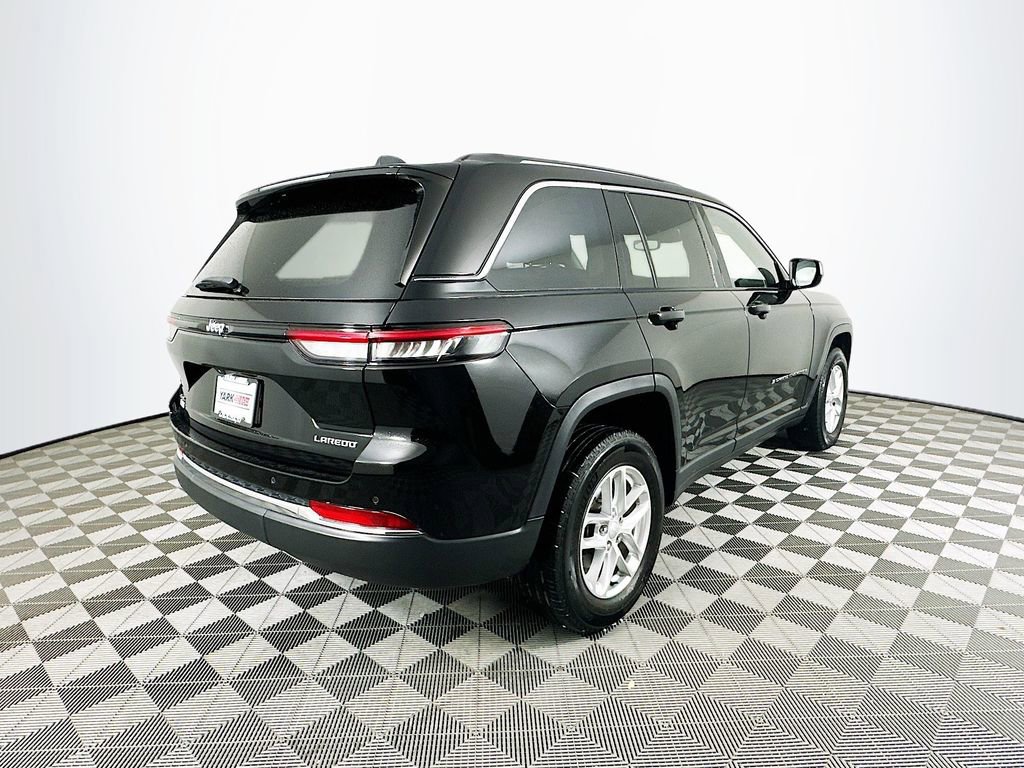 Used 2023 Jeep Grand Cherokee Laredo w/ Luxury Tech Group I image 12