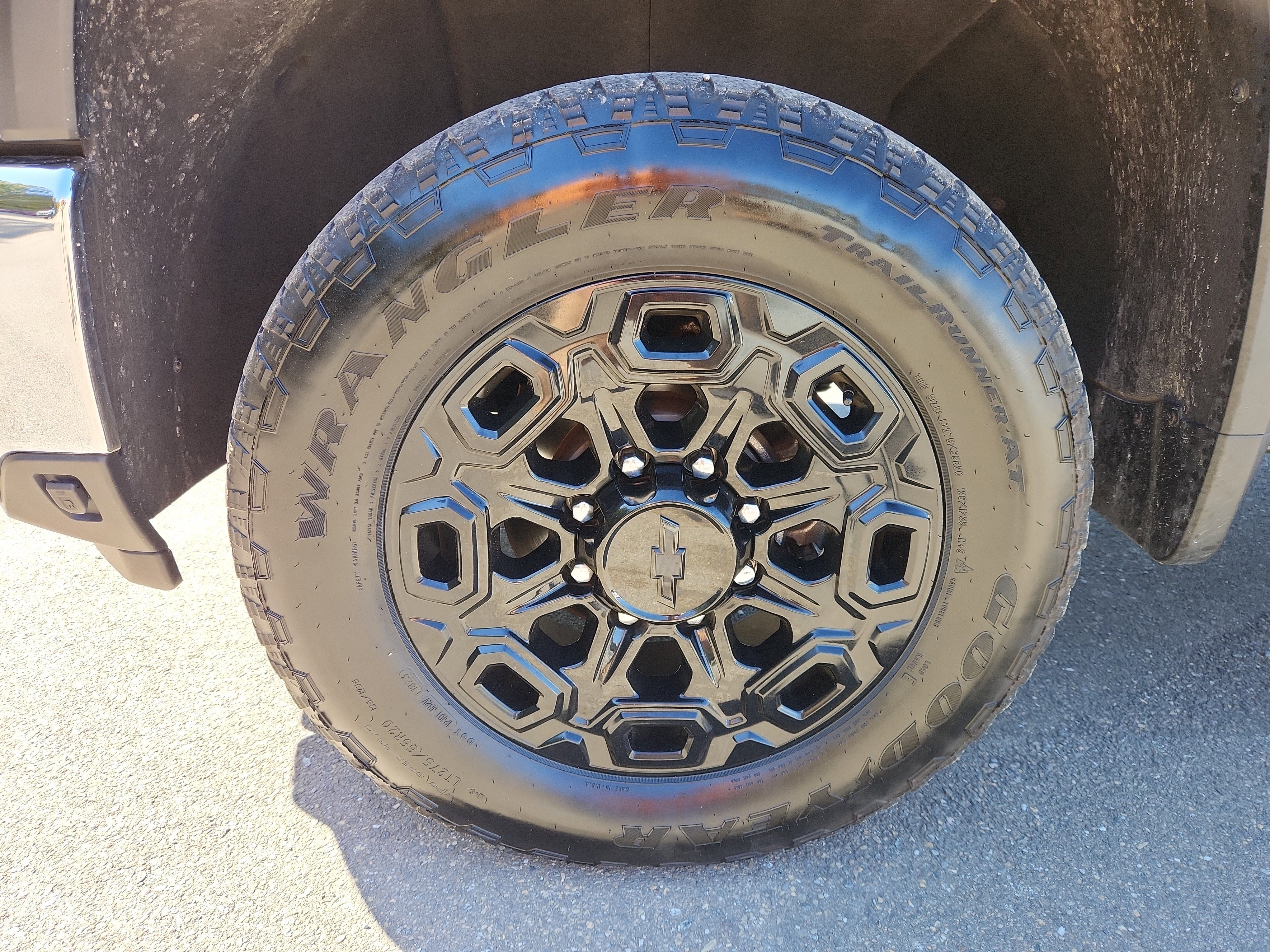 Used 2024 Chevrolet Silverado 2500 LTZ w/ LTZ Convenience Package image 47