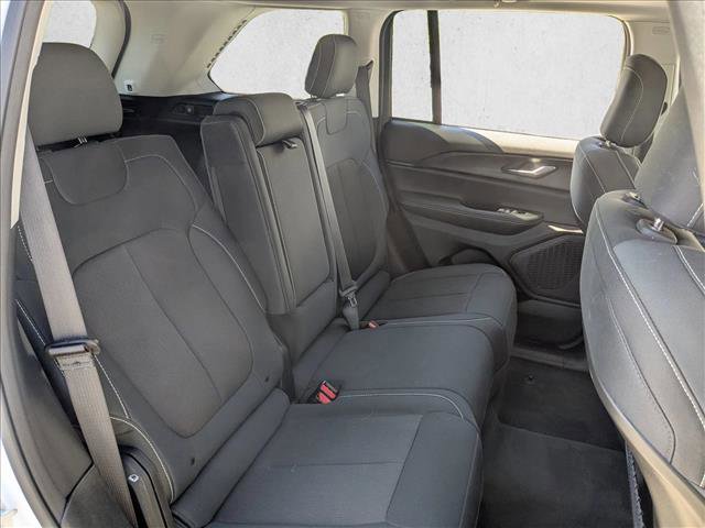 Used 2023 Jeep Grand Cherokee Laredo w/ Luxury Tech Group I AWD/4WD image 20