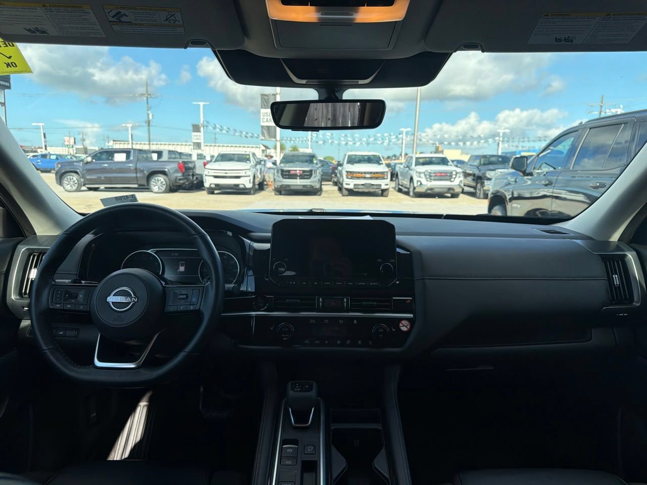 Used 2025 Nissan Pathfinder SL FWD image 9