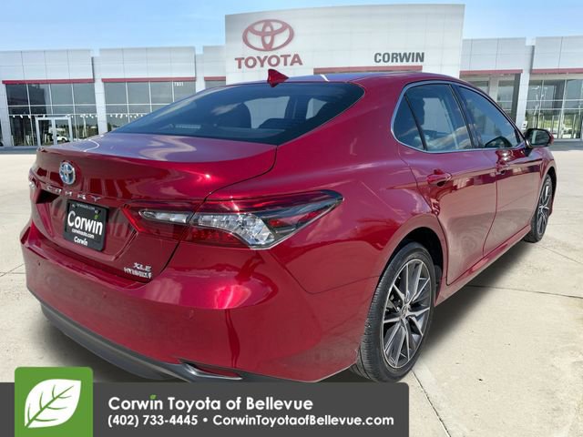 Used 2022 Toyota Camry XLE w/ Navigation Upgrade Package FWD image 5