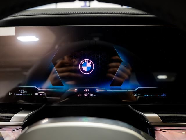 Used 2026 BMW 760i xDrive w/ Executive Package AWD/4WD image 17