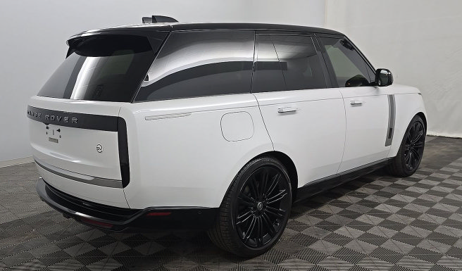 Used 2024 Land Rover Range Rover SV AWD/4WD image 2