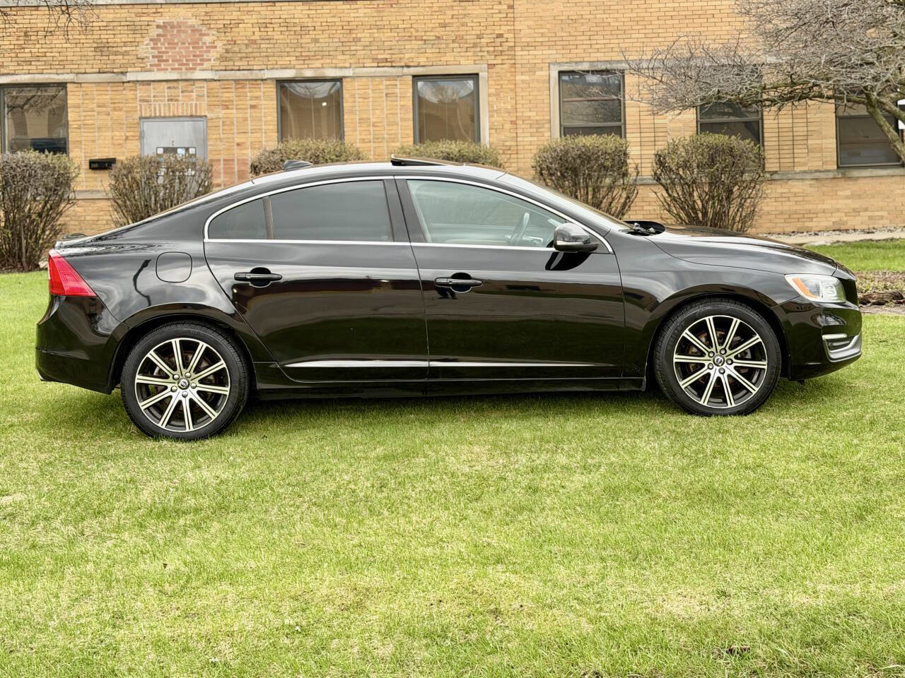 Used 2017 Volvo S60 T5 Inscription Platinum w/ Climate Package image 5