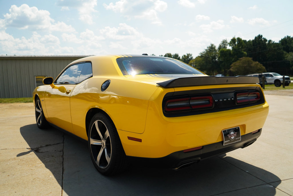 Used 2018 Dodge Challenger R/T RWD image 4