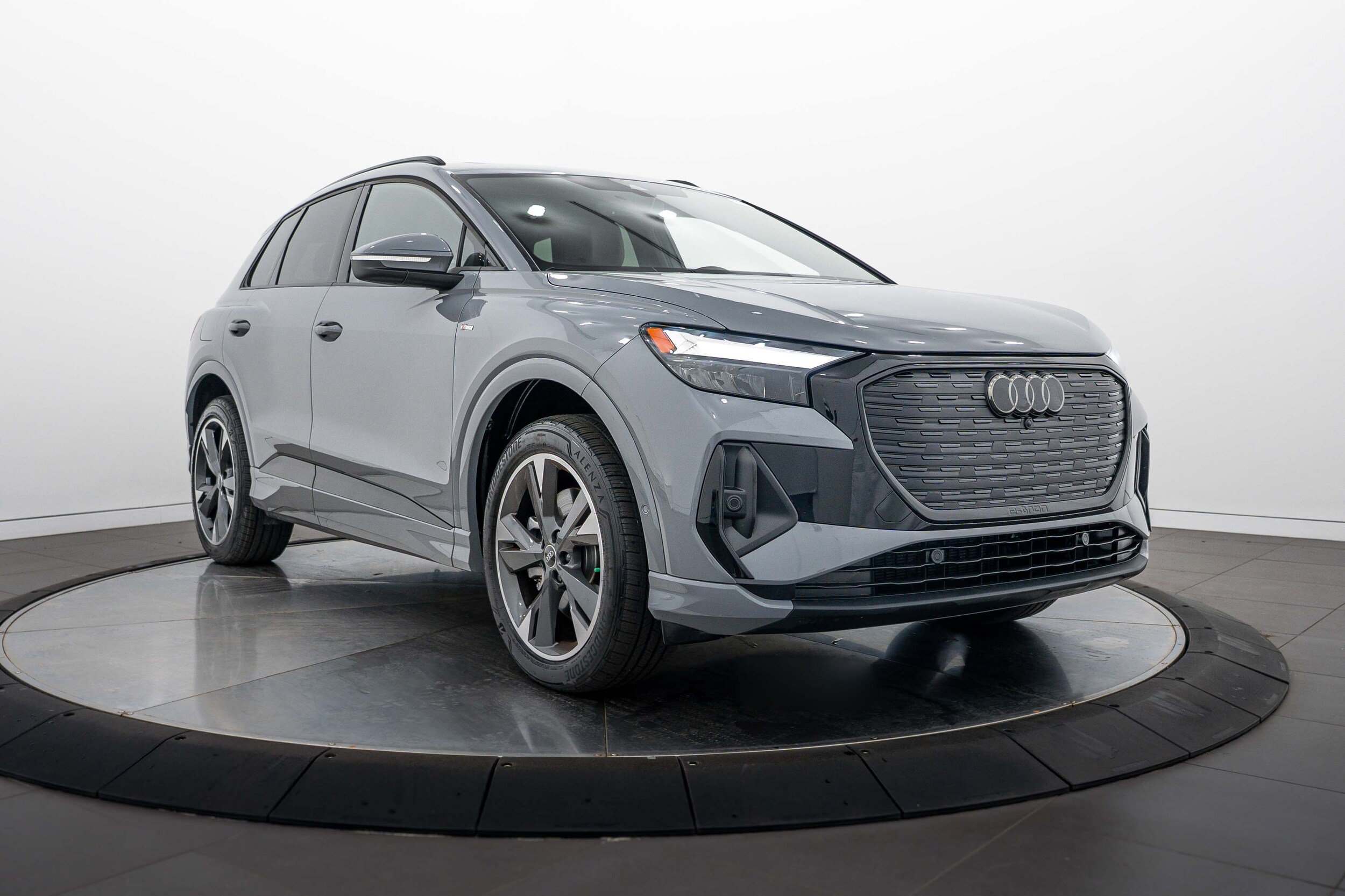 Certified 2023 Audi Q4 e-tron Premium Plus w/ Premium Plus AWD/4WD image 2