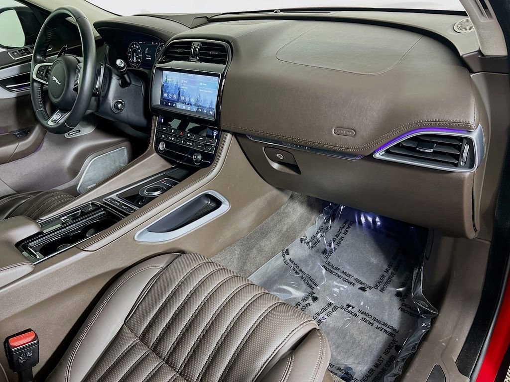 Used 2019 Jaguar F-PACE Portfolio image 31