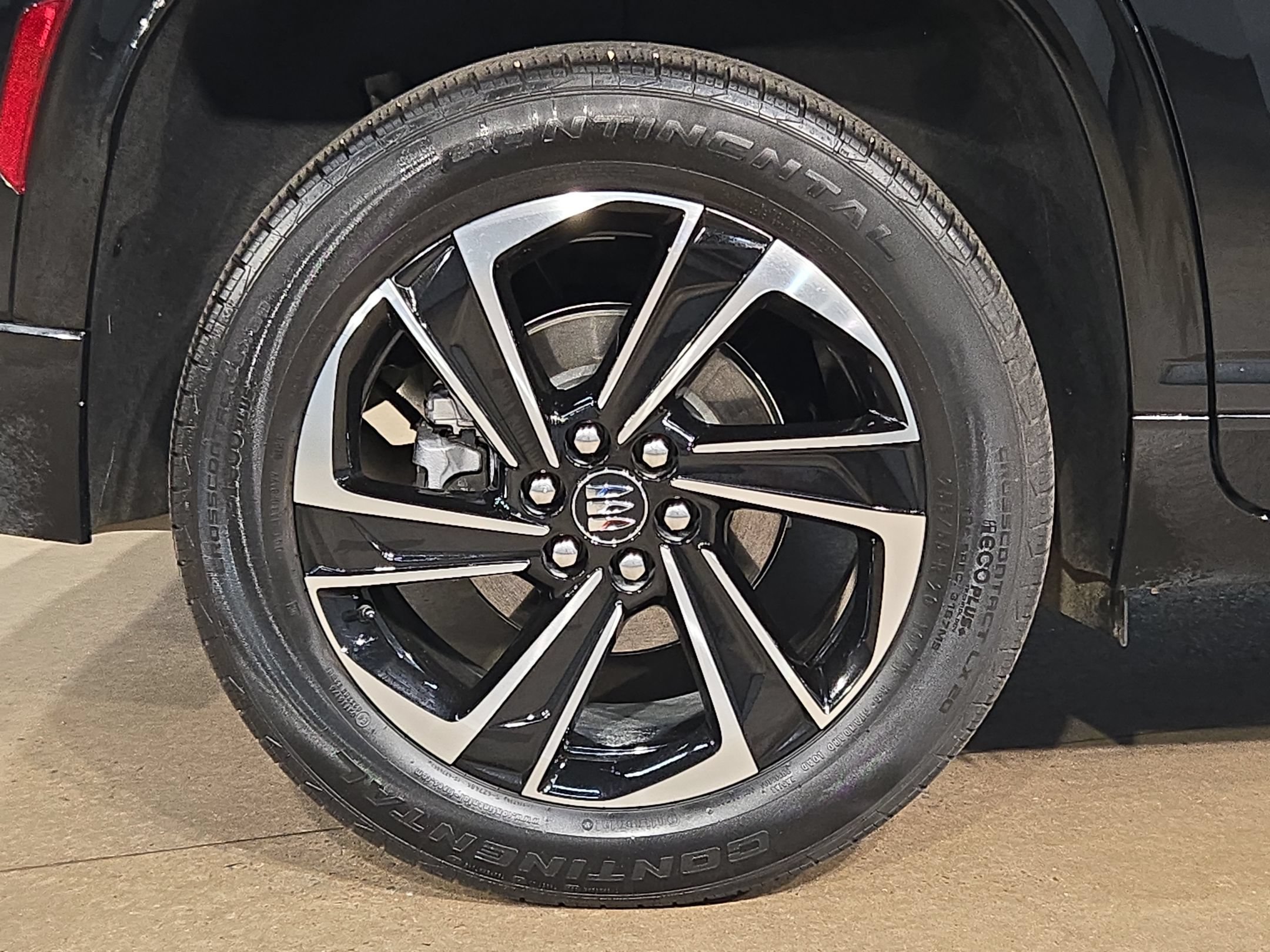 Used 2025 Buick Enclave Sport Touring w/ Power Package FWD image 17