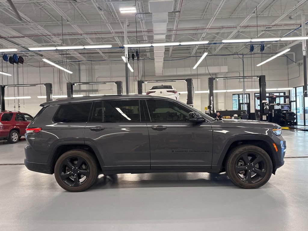 Used 2022 Jeep Grand Cherokee L Limited w/ Black Appearance Package AWD/4WD image 4