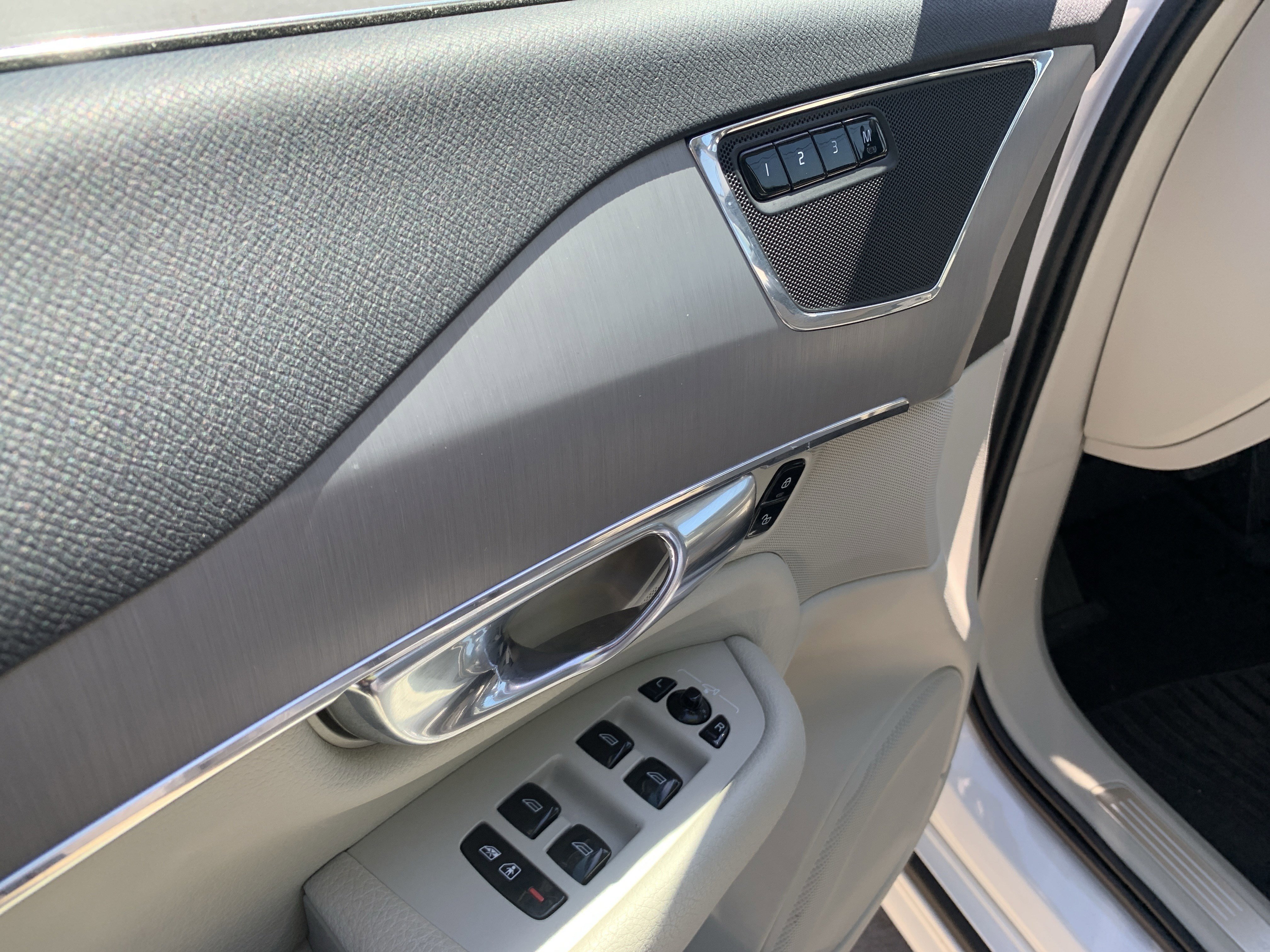Used 2022 Volvo XC90 T5 Momentum w/ Climate Package FWD image 15