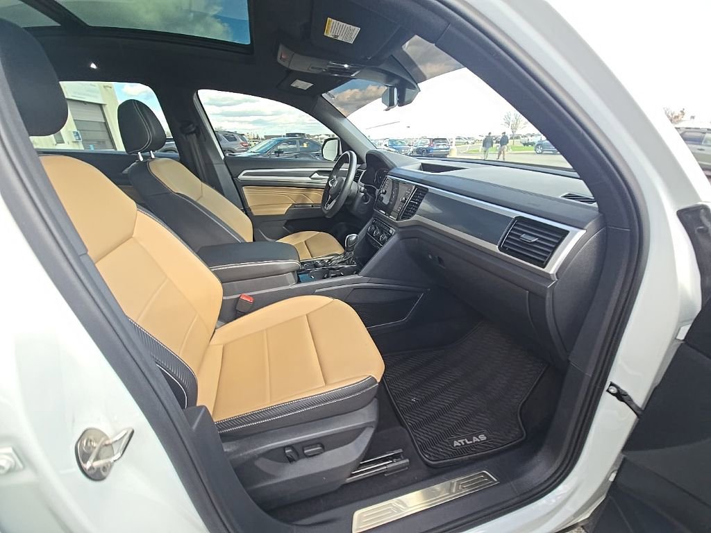 Used 2022 Volkswagen Atlas Cross Sport SEL R-Line image 33