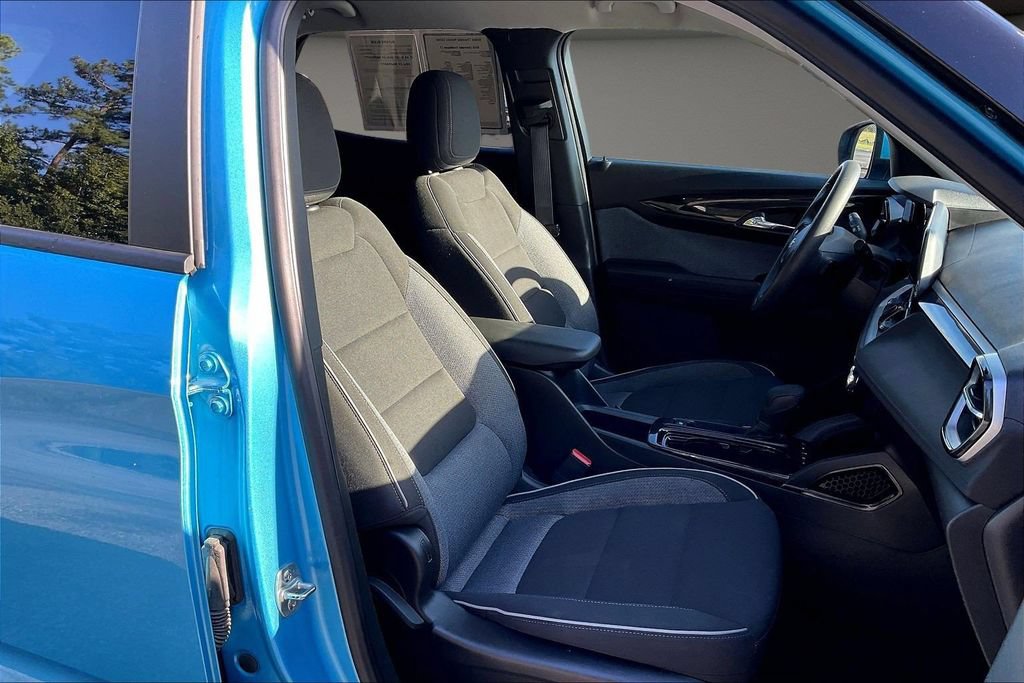 Used 2025 Chevrolet TrailBlazer LT AWD/4WD image 32