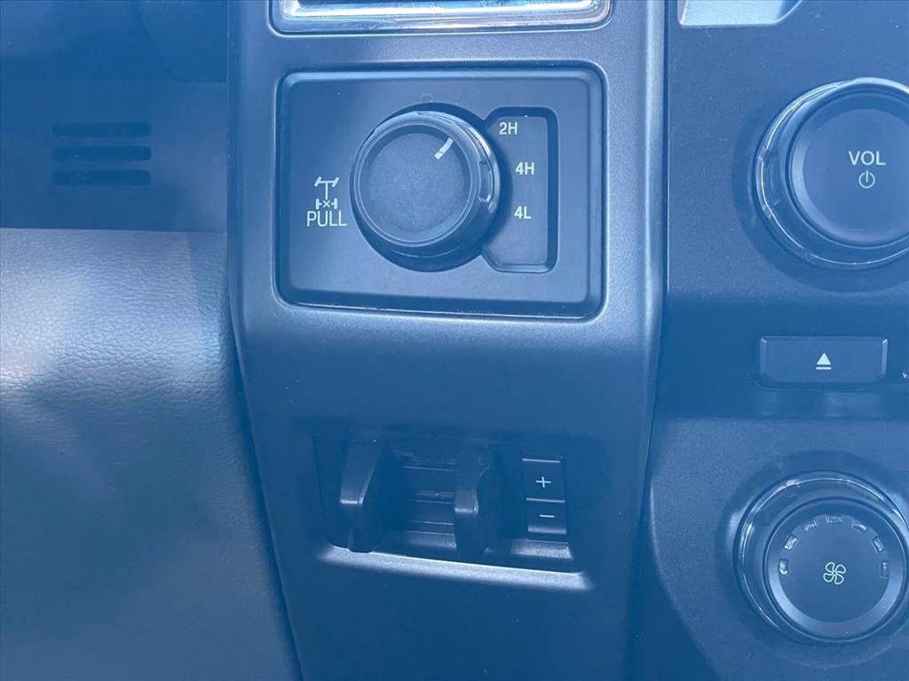 Used 2017 Ford F350 XLT w/ XLT Premium Package image 17