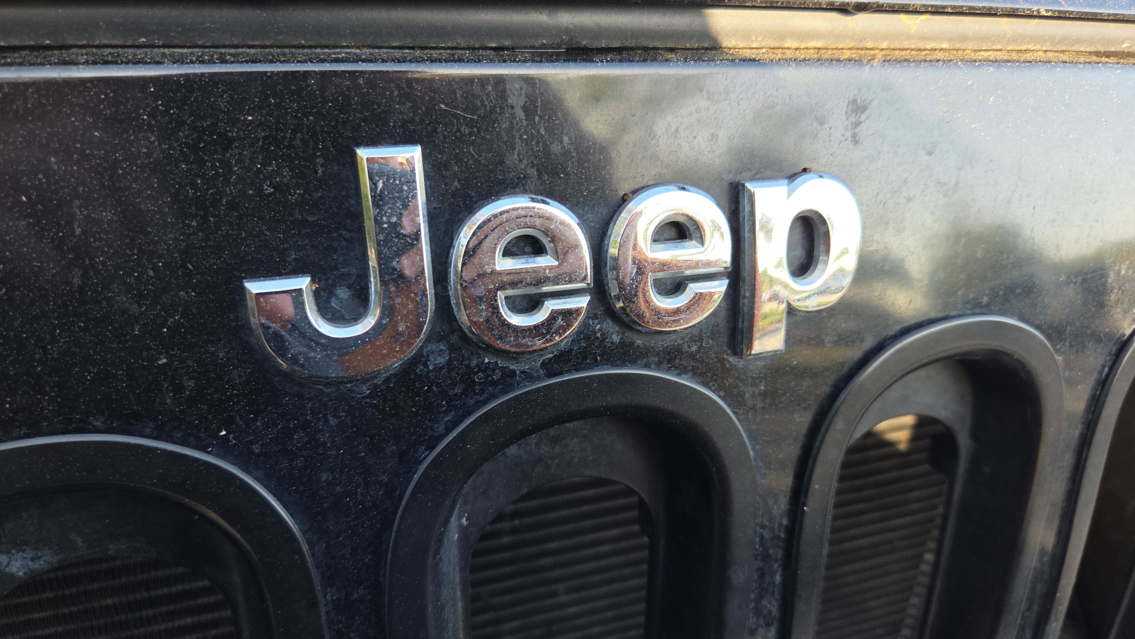 Used 2008 Jeep Wrangler Unlimited Sahara w/ Dual Top Group image 27