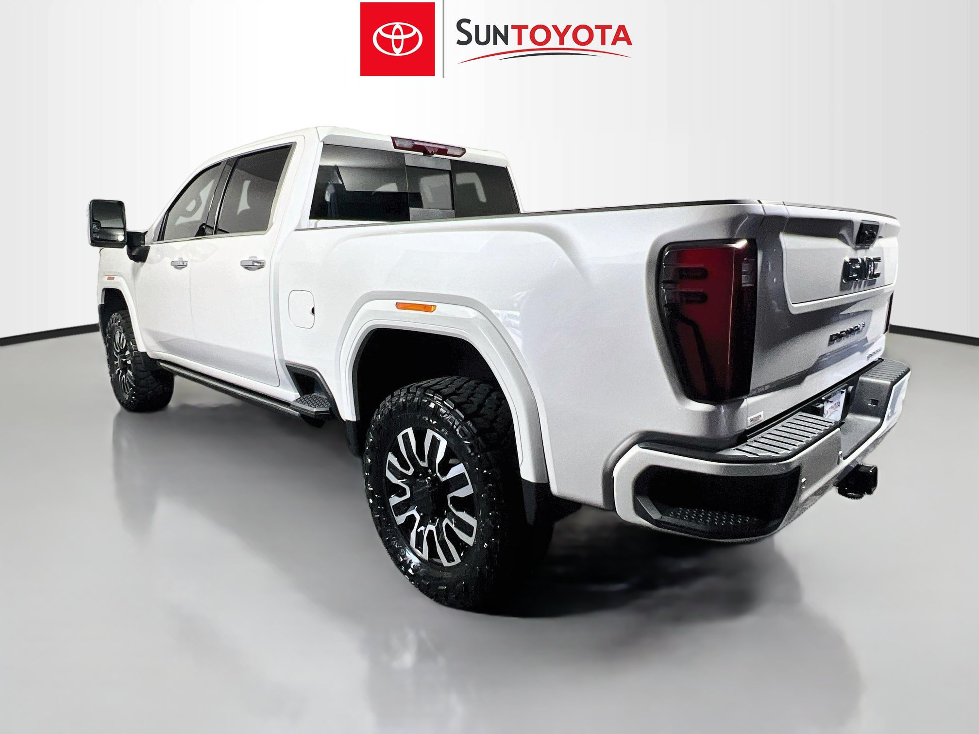 Used 2024 GMC Sierra 2500 Denali Ultimate AWD/4WD image 6