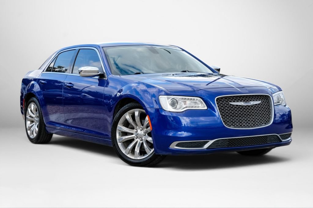 Used 2019 Chrysler 300 Touring w/ Chrome Appearance Package RWD image 4