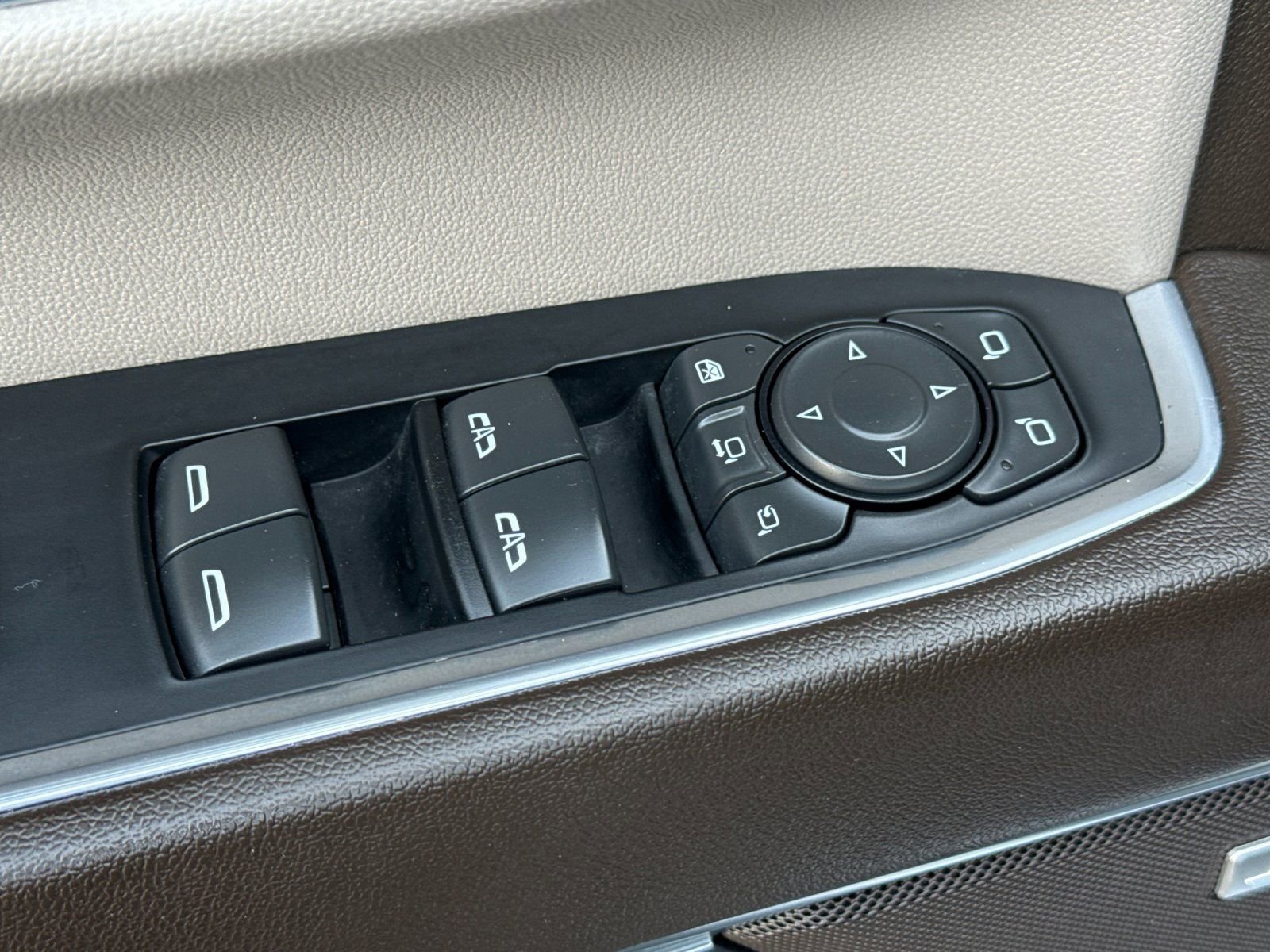 Used 2024 Chevrolet Silverado 3500 LTZ w/ LTZ Convenience Package image 12