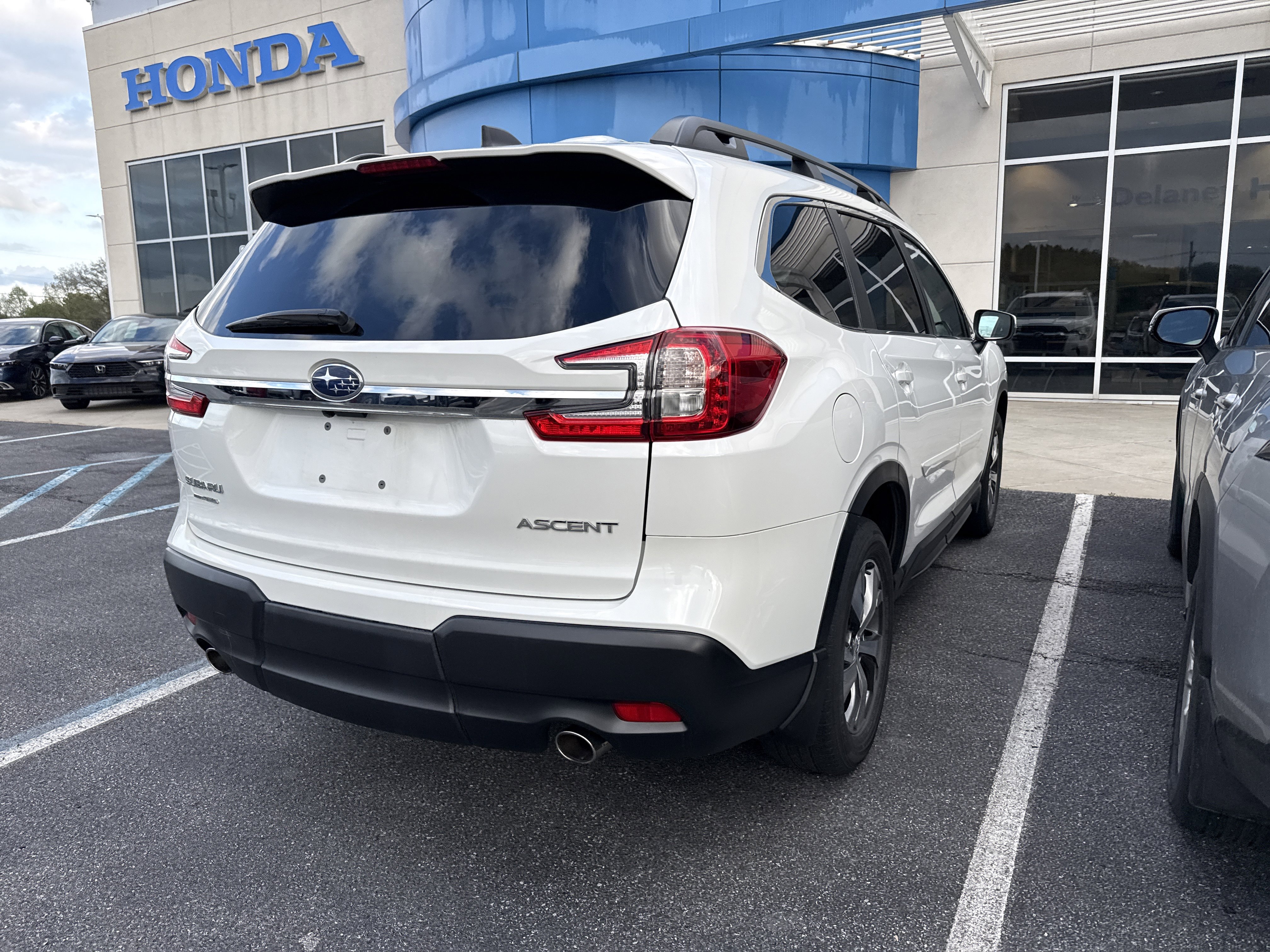 Used 2023 Subaru Ascent Premium AWD/4WD image 3