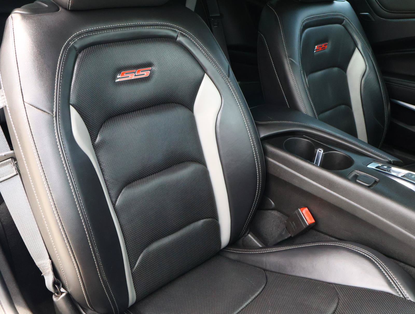Used 2021 Chevrolet Camaro SS RWD image 17