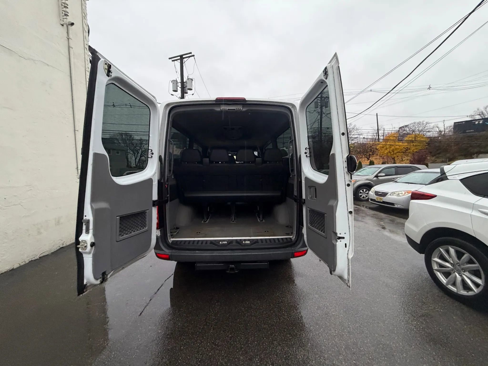 Used 2015 Mercedes-Benz Sprinter 2500 image 28