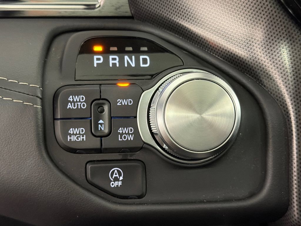 Used 2025 RAM 1500 Limited AWD/4WD image 32