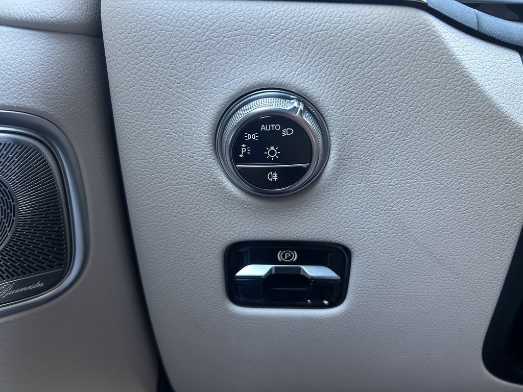Used 2024 Mercedes-Benz GLC 300 4MATIC image 33