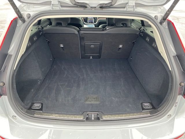 Used 2025 Volvo V60 B5 Cross Country Plus image 20