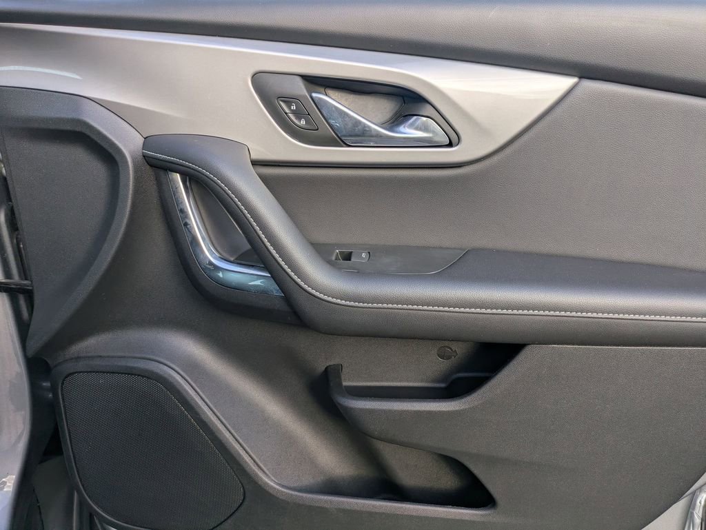 Used 2025 Chevrolet Blazer LT FWD image 31