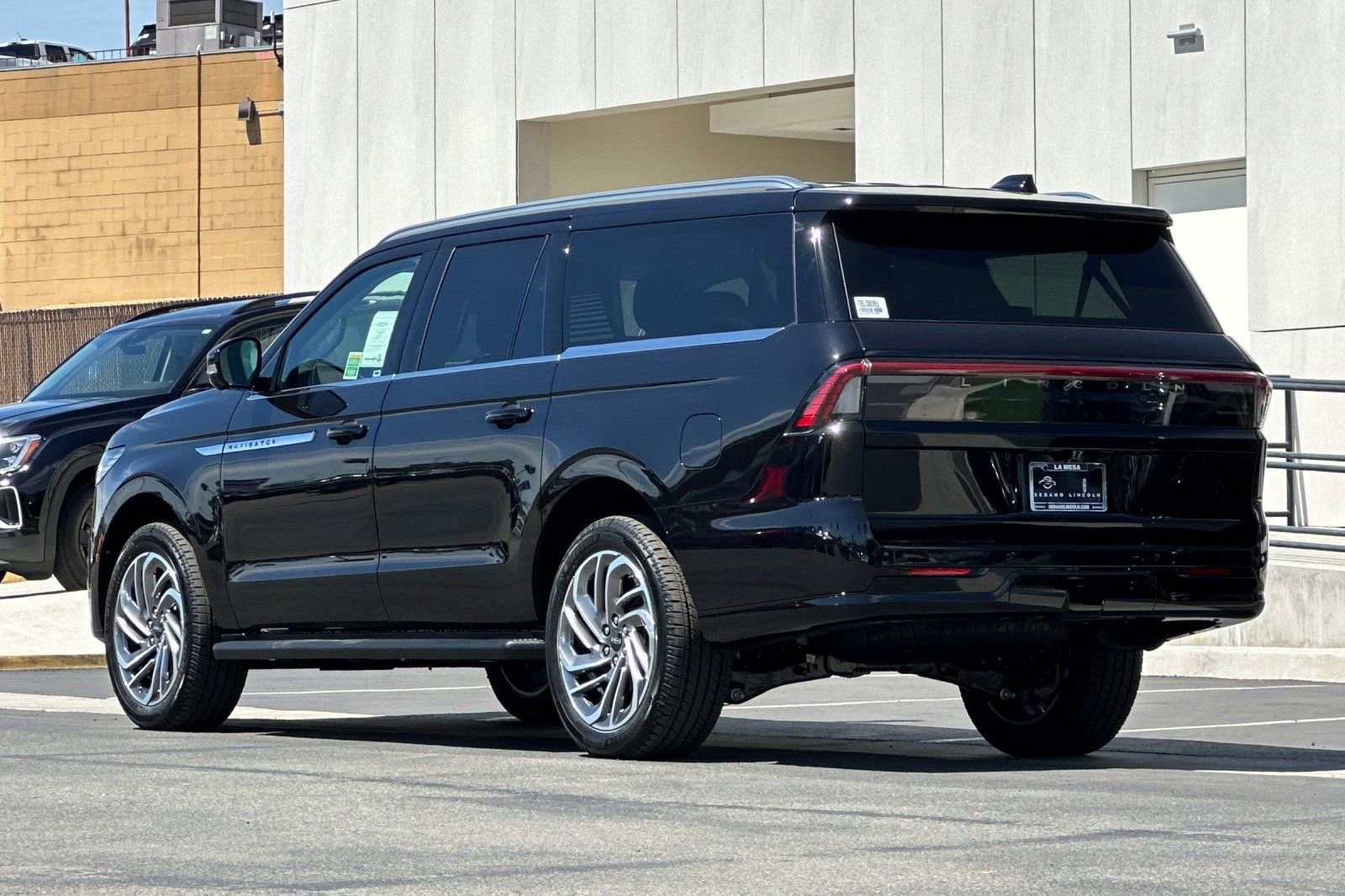 New 2026 Lincoln Navigator L Premier AWD/4WD image 5