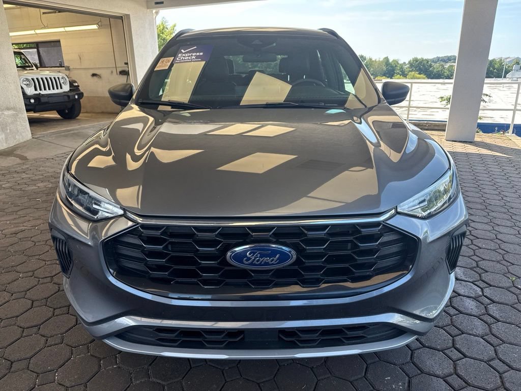 Certified 2023 Ford Escape ST-Line w/ Tech Pack #1 AWD/4WD image 2