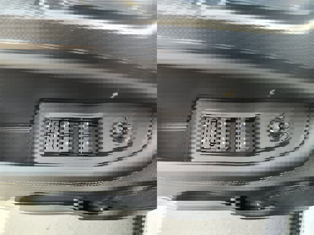 New 2025 Jeep Grand Cherokee Laredo X w/ Luxury Tech Group I image 13