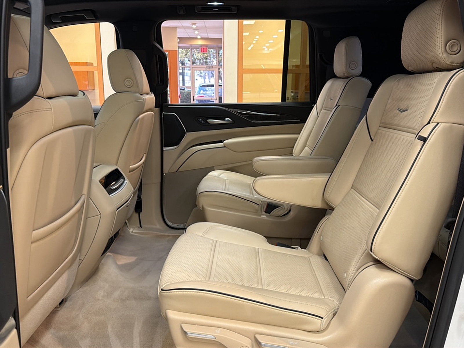 Used 2023 Cadillac Escalade ESV Premium Luxury RWD image 16