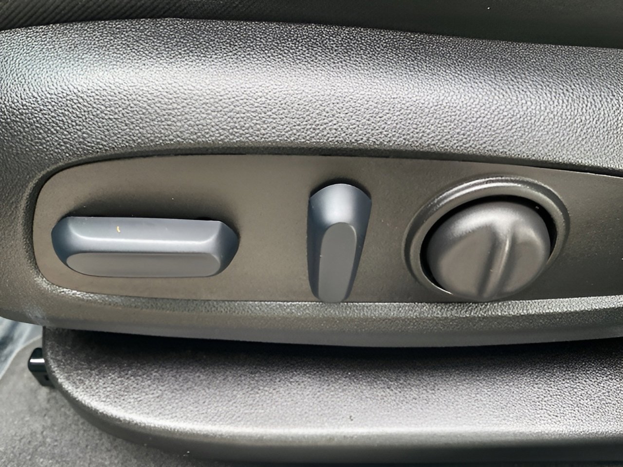 Used 2023 GMC Acadia SLE w/ Driver Convenience Package image 10