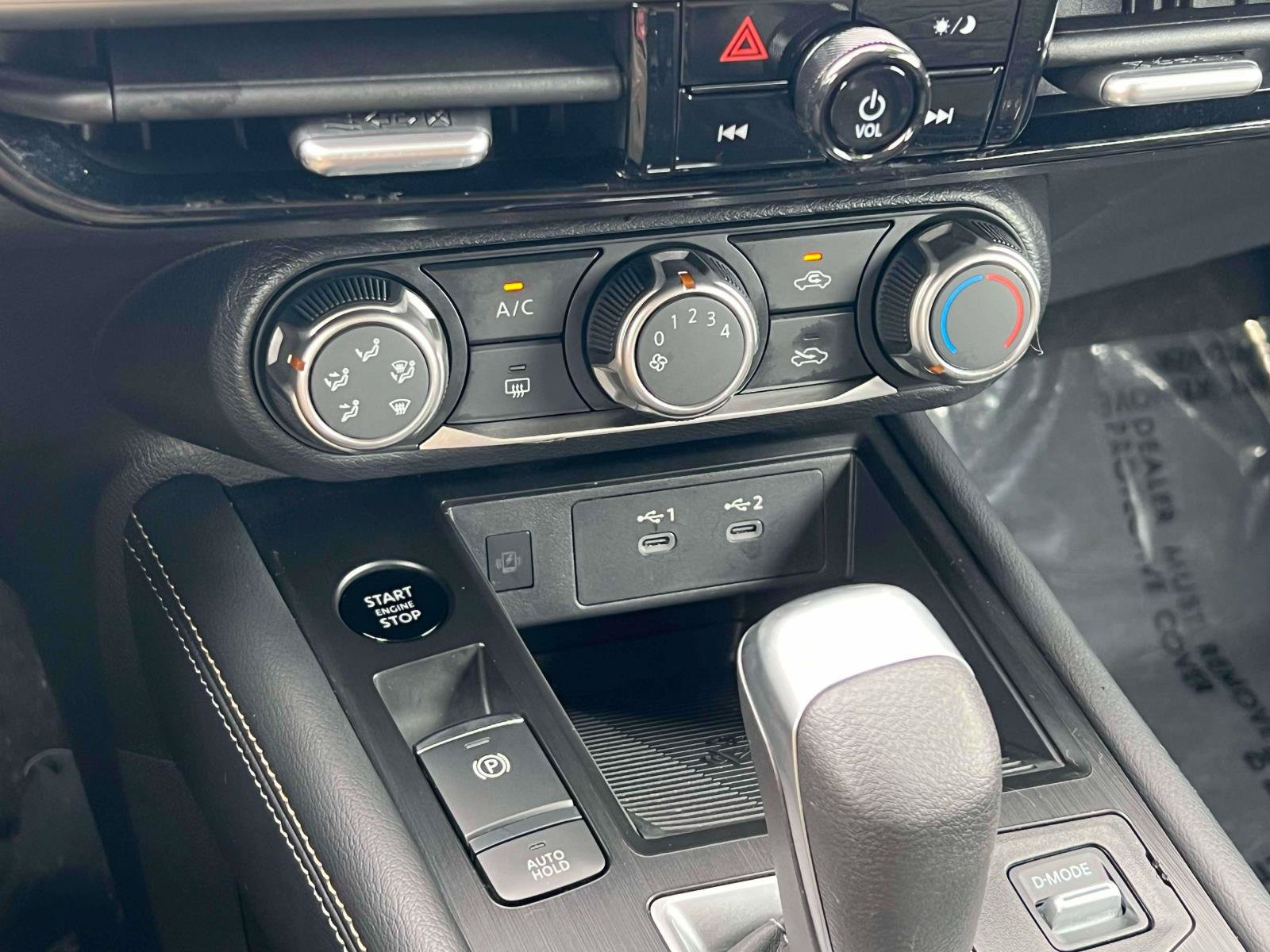 Used 2025 Nissan Kicks SV AWD/4WD image 12