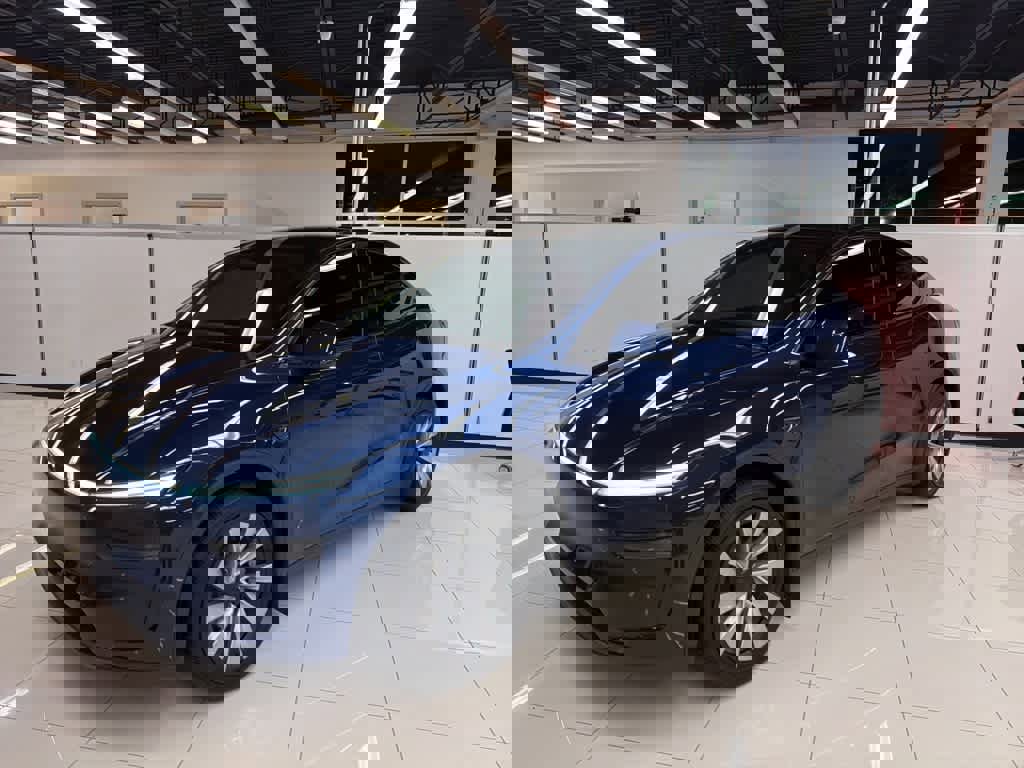Used 2026 Tesla Model Y AWD image 3