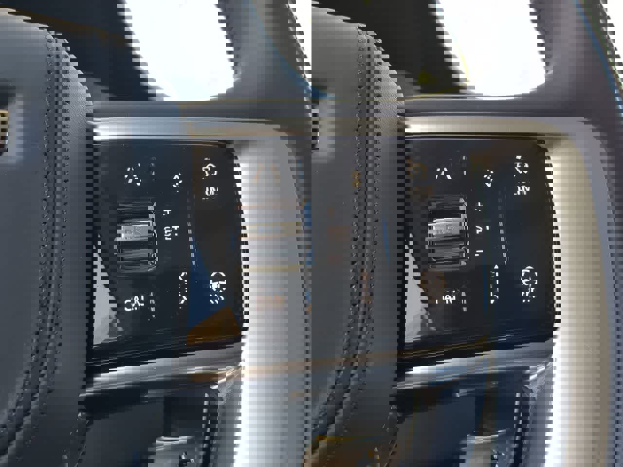 New 2025 Land Rover Range Rover Long Wheelbase Autobiography image 26