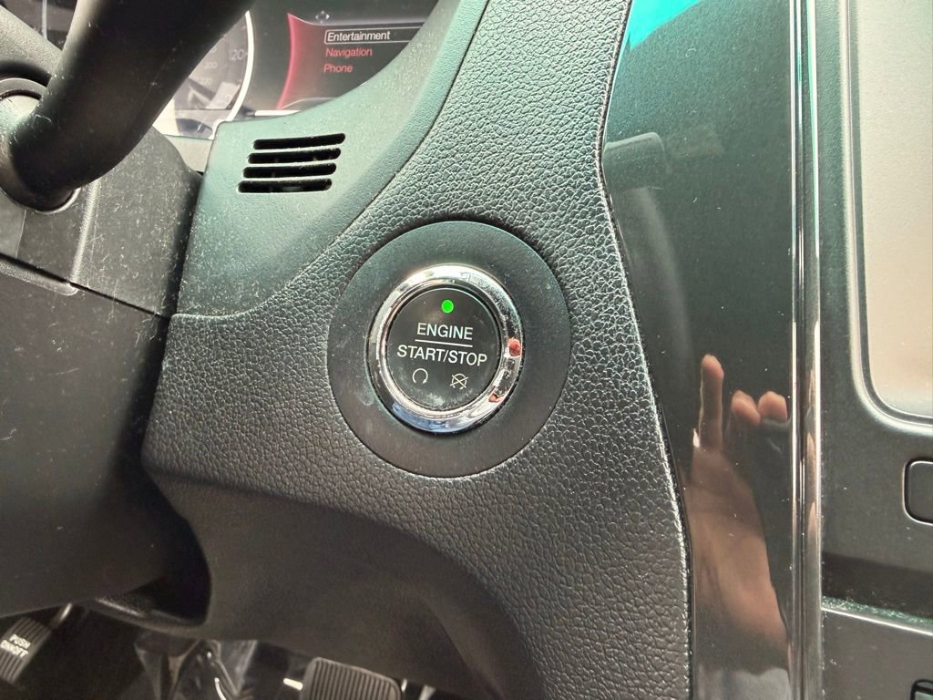 Used 2016 Ford Explorer XLT w/ Equipment Group 202A AWD/4WD image 18