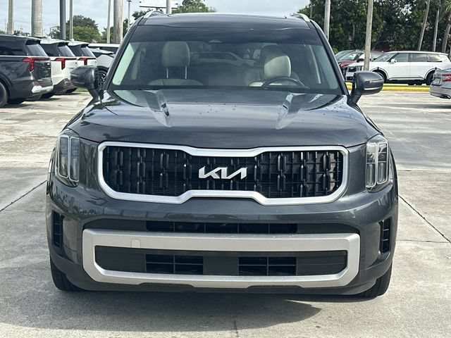 Certified 2023 Kia Telluride EX w/ EX Captain's Chair Package FWD image 3