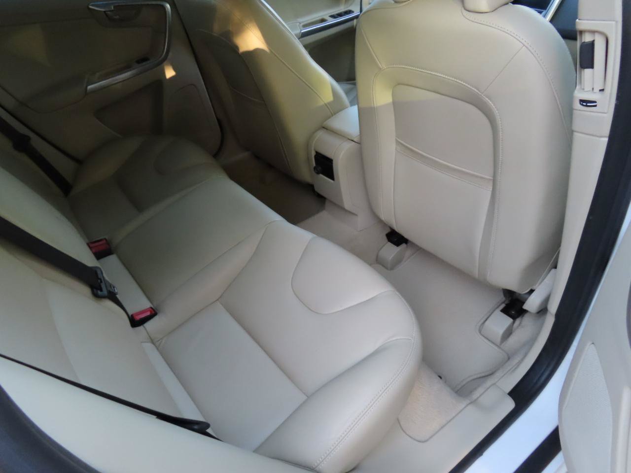 Used 2016 Volvo XC60 T5 Premier w/ Proximity Package AWD/4WD image 19